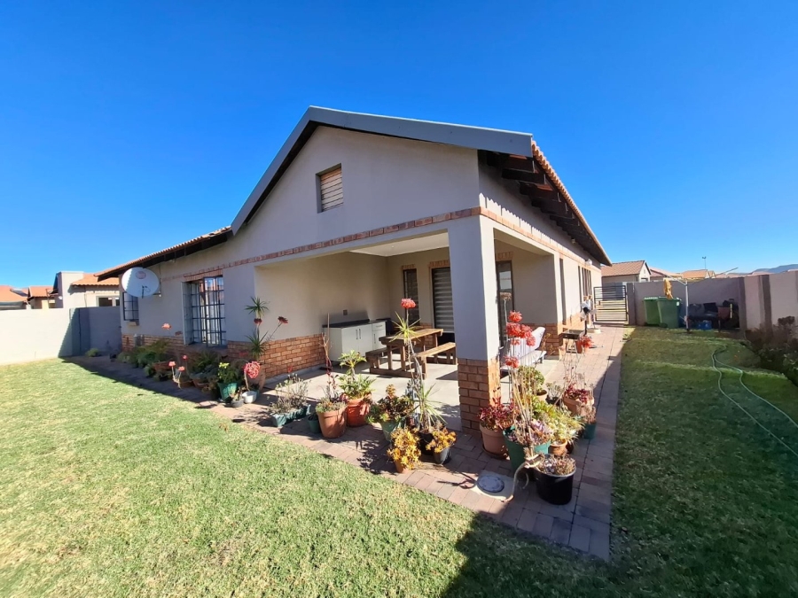 4 Bedroom Property for Sale in Waterkloof East North West